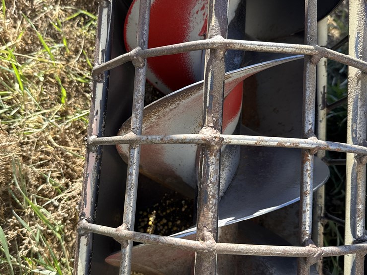 buhler-farm-king-1336-image-17