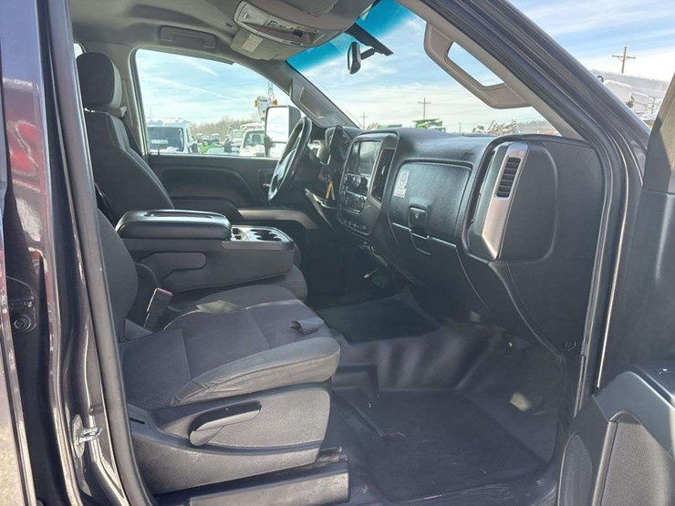 2015-chevrolet-2500-image-19