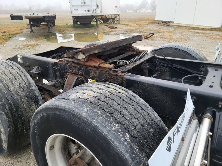 2012-peterbilt-386-image-32