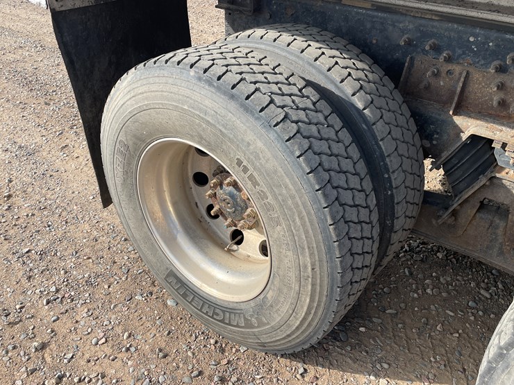 international-7400-image-14