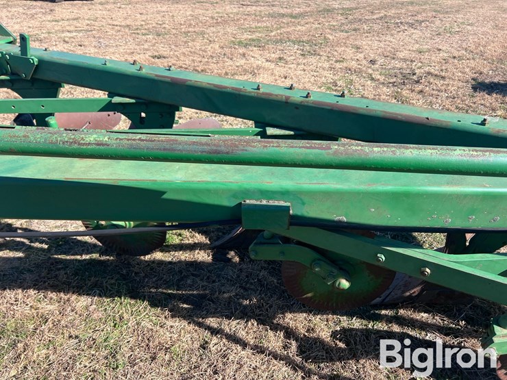 john-deere-8-image-18