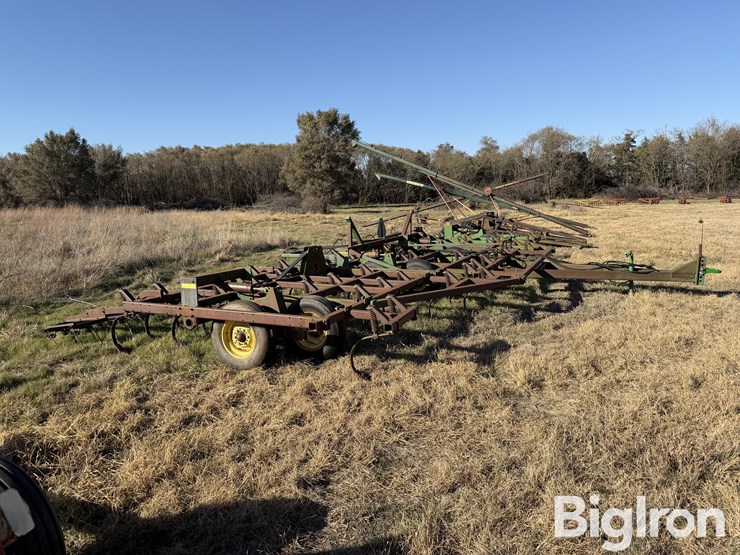 john-deere-32-image-4