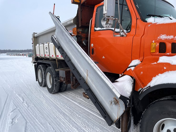 #1164-•-2004-sterling-plow-truck-(has-mn-title)-image-15