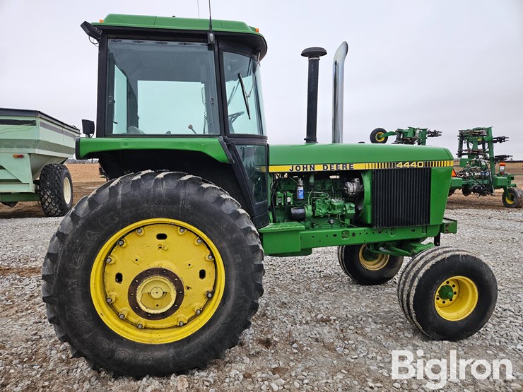 john-deere-4440-image-4