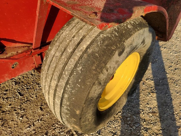 new-holland-358-image-31