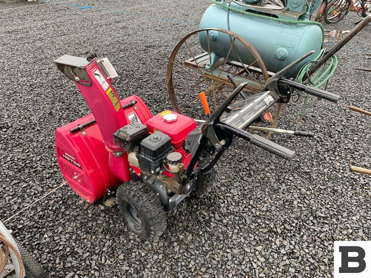 honda-hs724-walk-behind-snowblower-image-3