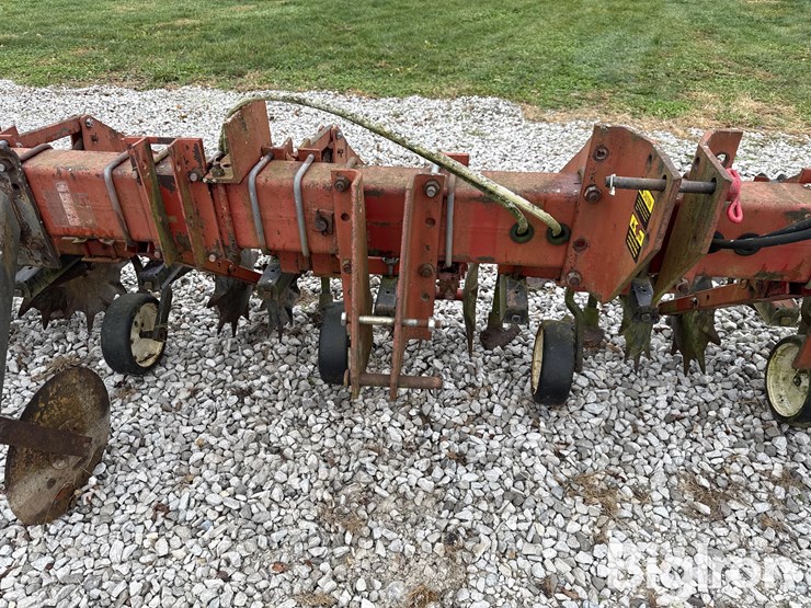 international-183-image-16