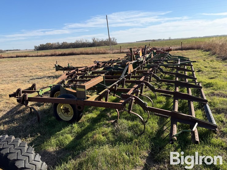 john-deere-32-image-8