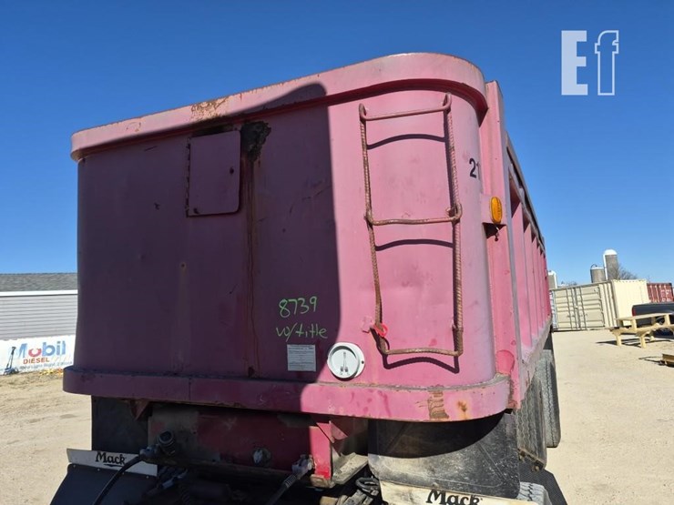 heil-trailer-image-3