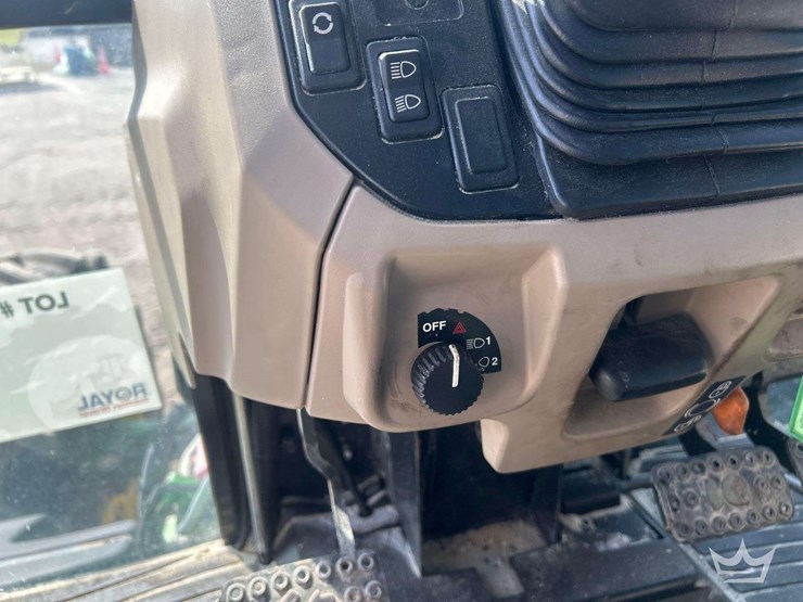 john-deere-6135e-image-18