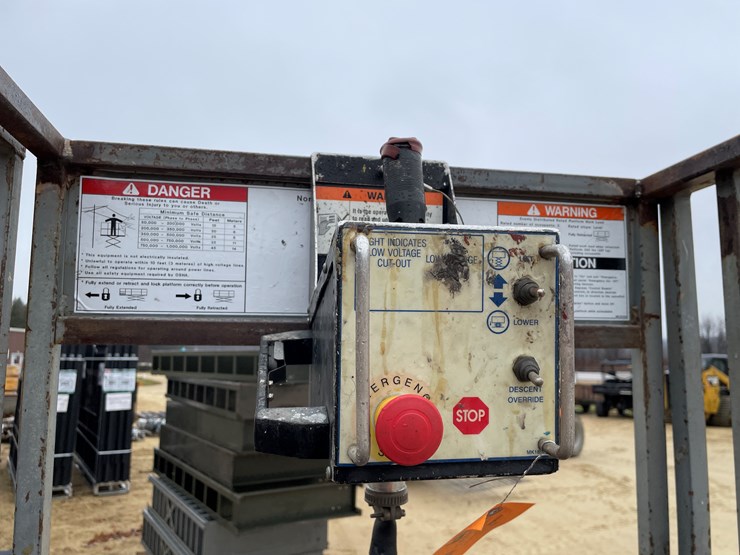 #301-•-terex-scissor-lift-image-32