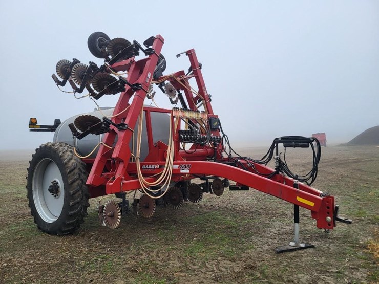 case-ih-2800-image-7