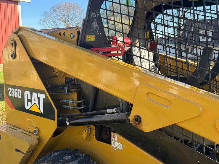 caterpillar-236d-image-5