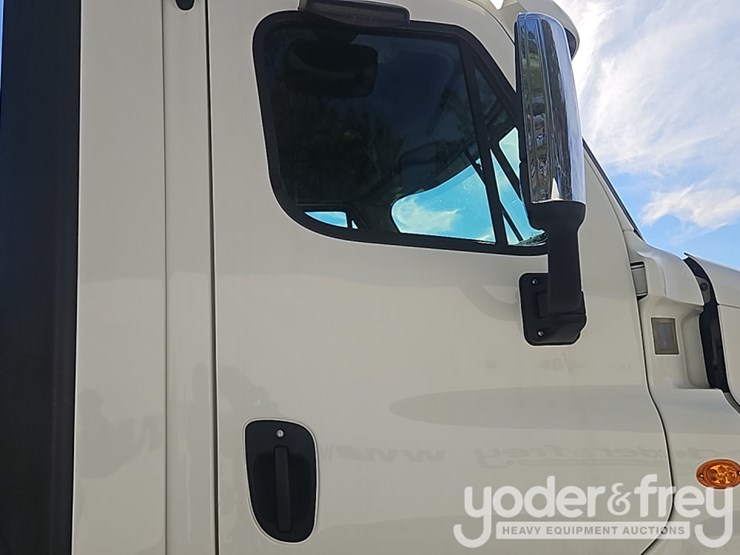 2018-freightliner-cascadia-image-39