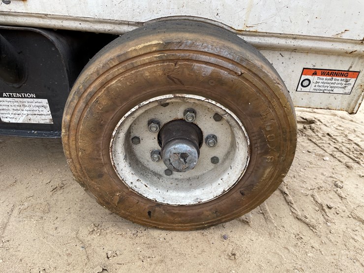 #301-•-terex-scissor-lift-image-40