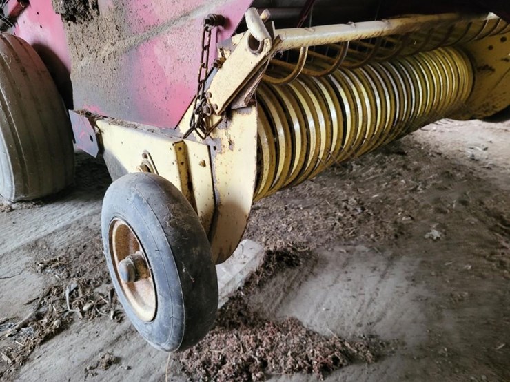 new-holland-851-image-23