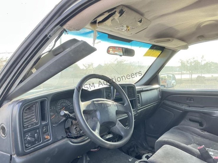 2005-chevrolet-silverado-2500-image-17