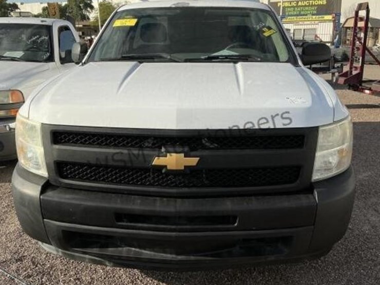 2012-chevrolet-silverado-1500-image-2