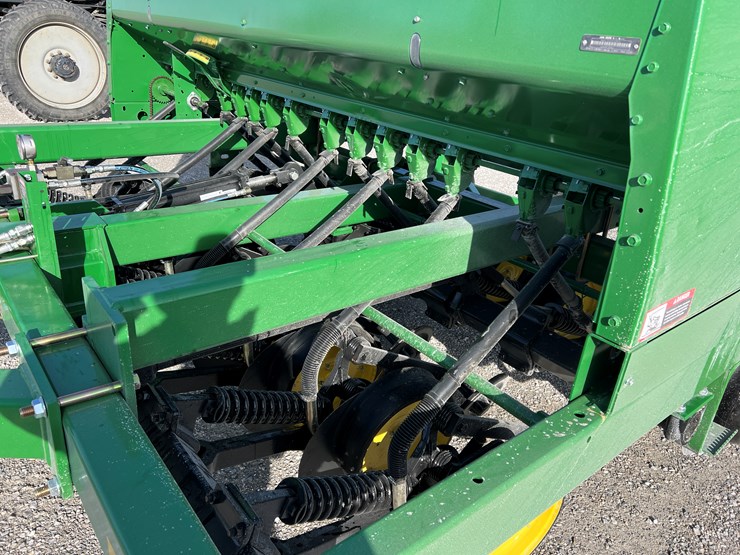 john-deere-750-image-3