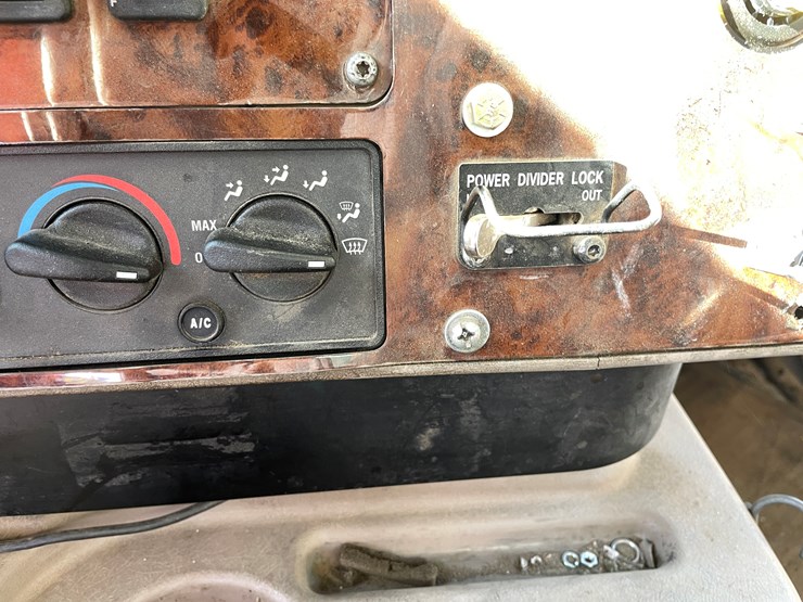 #1105-•-2005-international-5500i-6x4-dump-truck-(has-mn-title)-image-33