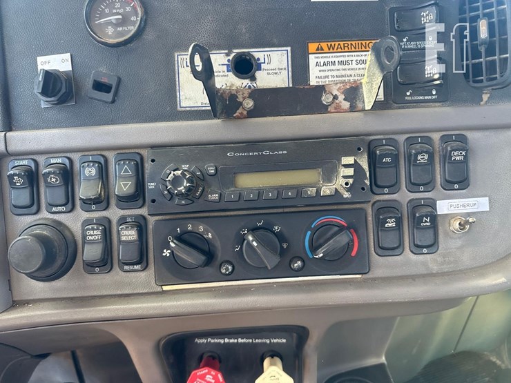 2012-peterbilt-367-image-38