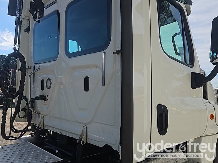 2018-freightliner-cascadia-image-37