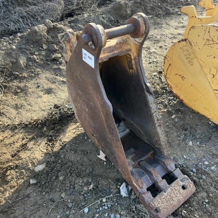 10.5" Dig Bucket w/Cutting Edge