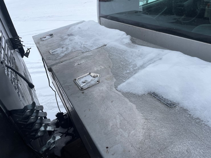 #1169-•-2001-chevrolet-3500-dump-box-truck-(has-mn-title)-image-11