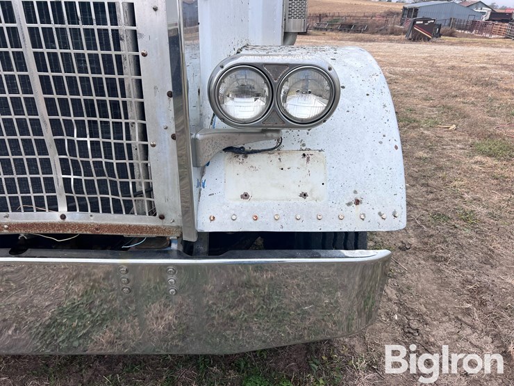 freightliner-flc120-image-15