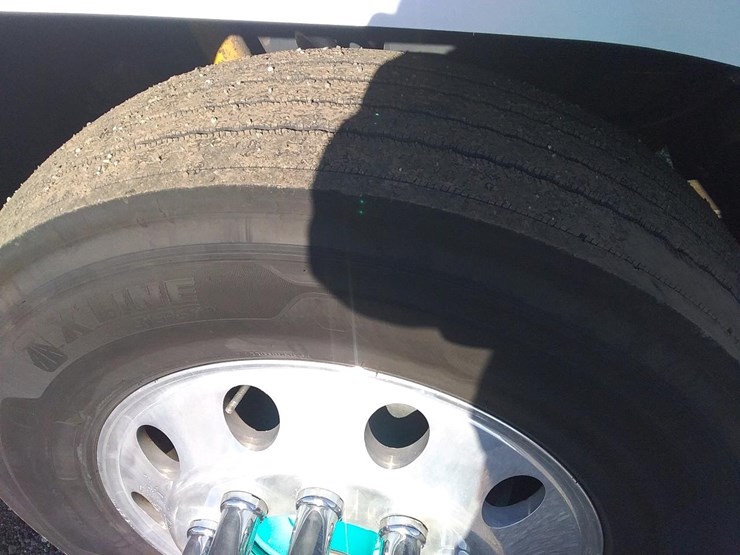 1996-freightliner-fld120-image-27