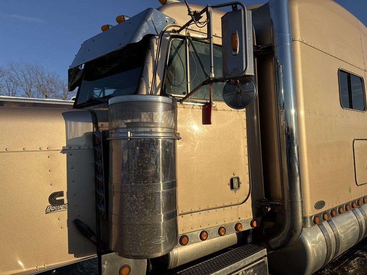 2001-peterbilt-379-image-9