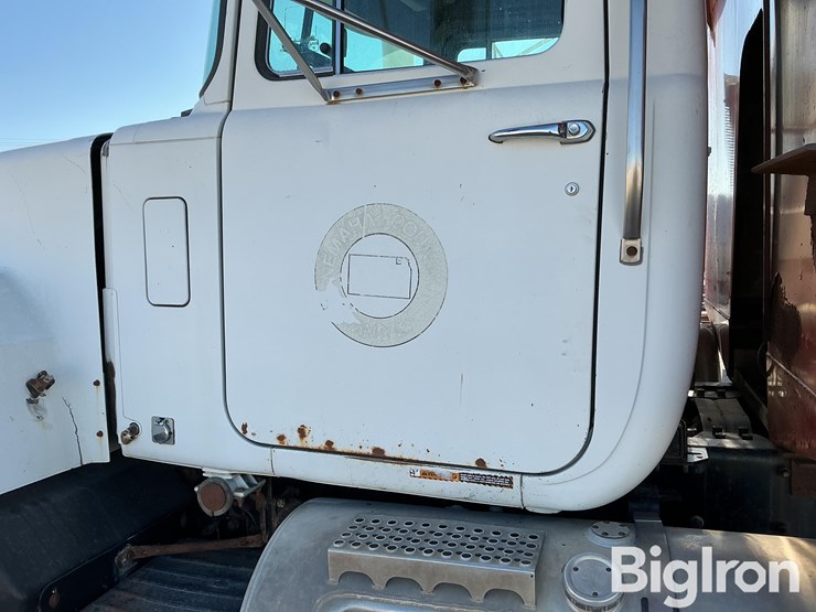 2000-mack-rd688s-image-16