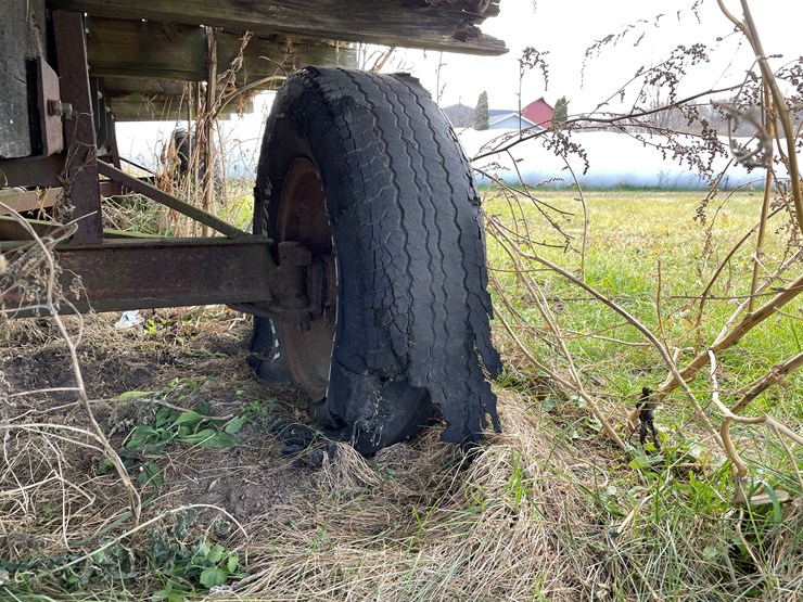 #210-•-16'-hay-rack-on-running-gear-(boyceville,-wi)-image-32