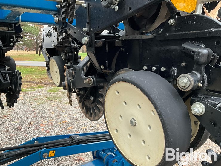 2012-kinze-3600-image-19