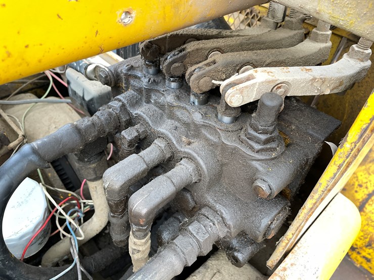 #1002-•-allis-chalmers-fp50-24-forklift-image-25