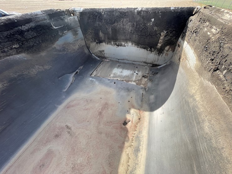 international-7400-image-27