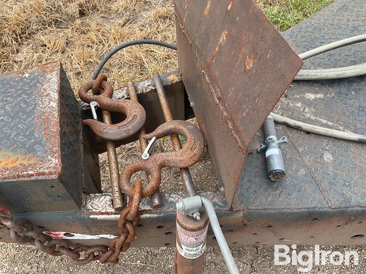 neville-trailer-image-10