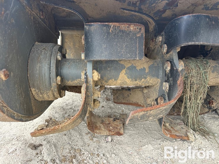 caterpillar-12-image-17