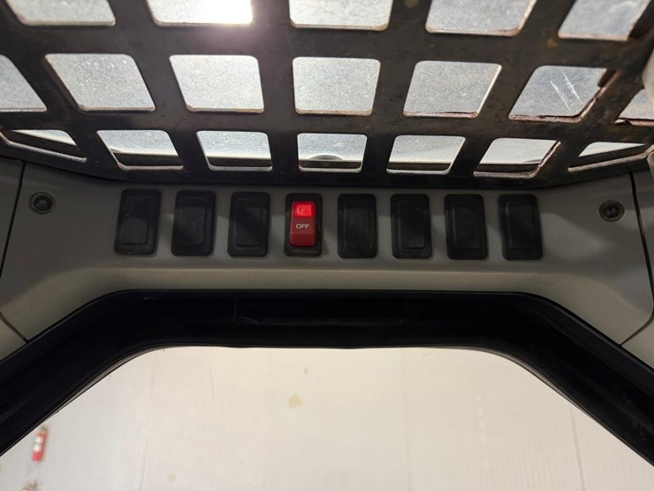 bobcat-t110-image-24