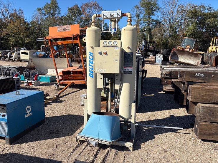 #3514-•-deltech-compressed-air-dryer-image-1