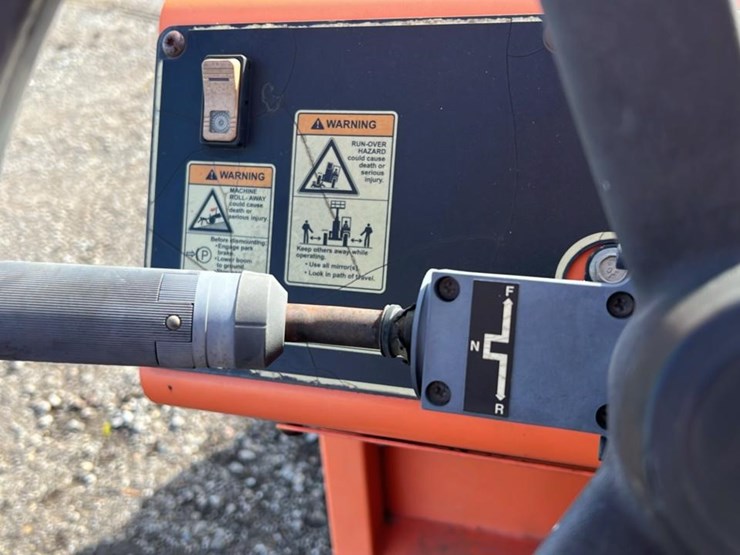 #1206-•-2011-jlg-6042-telehandler-image-16