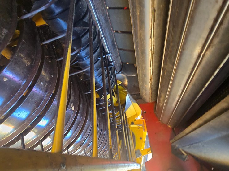 2014-new-holland-1000-image-13