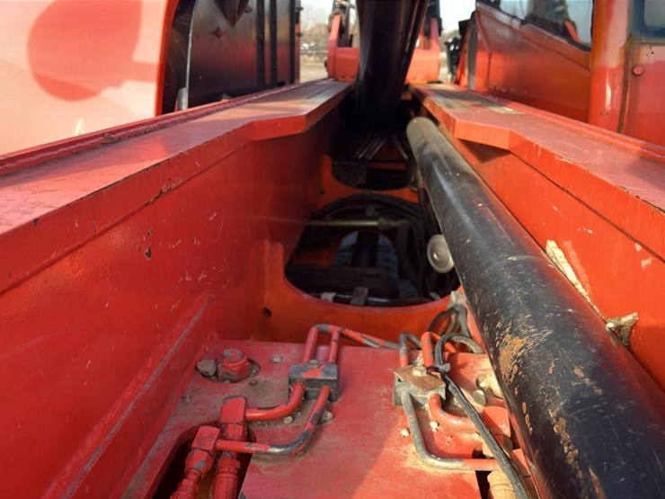 2005-lull-644e-42-image-32