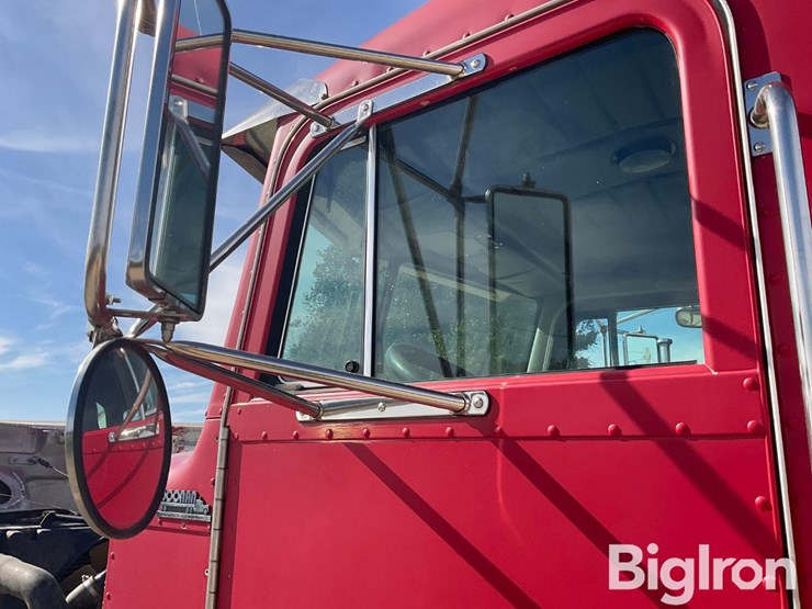 2004-peterbilt-330-image-13