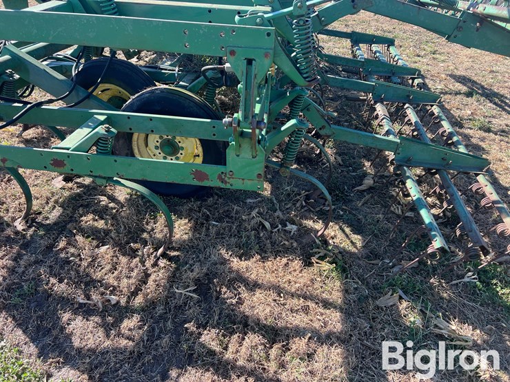 john-deere-1010-image-11