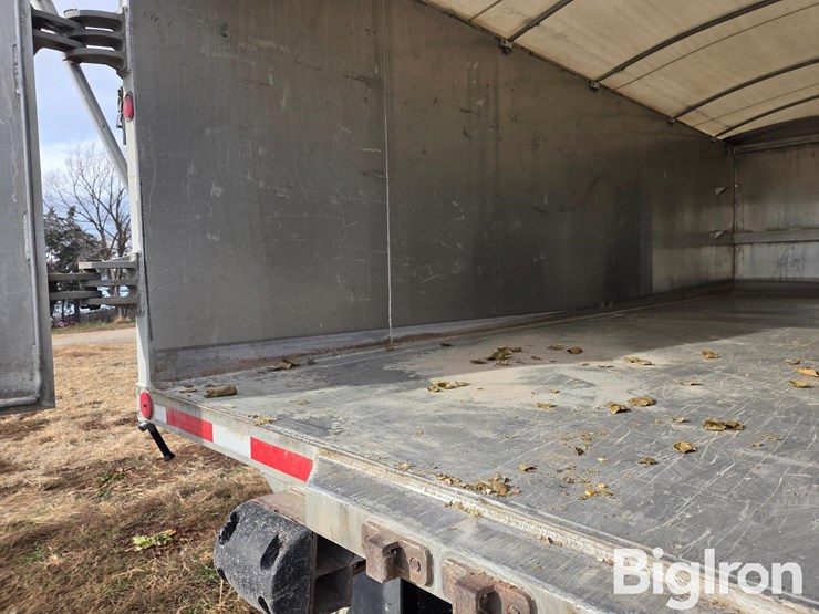 international-7400-image-16