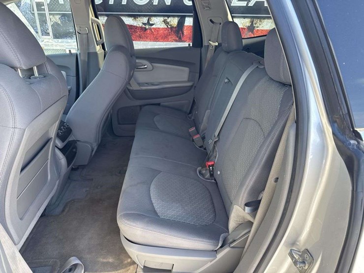 2009-chevrolet-traverse-image-16