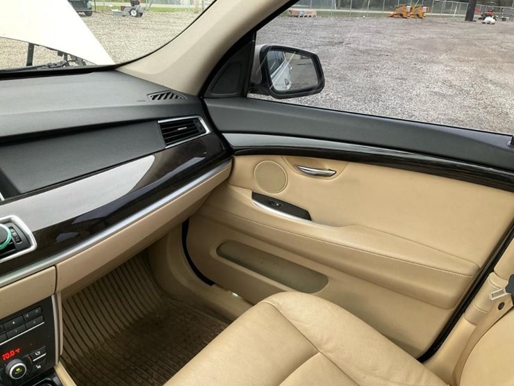 #2053-•-2010-bmw-550gt-car*-image-59