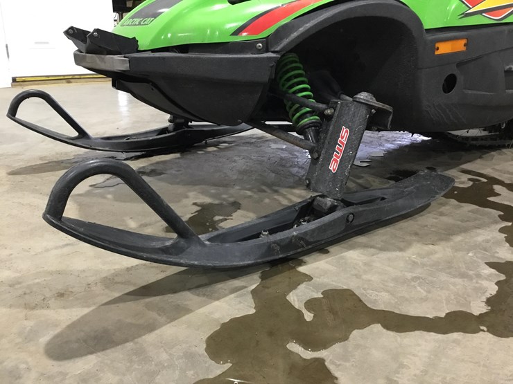 #2352-•-artic-cat-370-snowmobile*-image-19