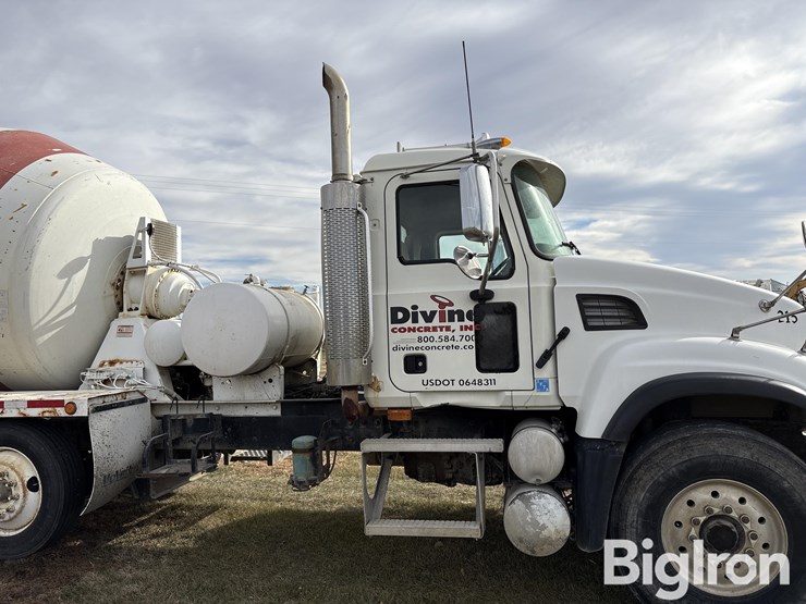 2003-mack-cv500-tri/a-concrete-transit-truck-w/bridgemaster-booster-image-16